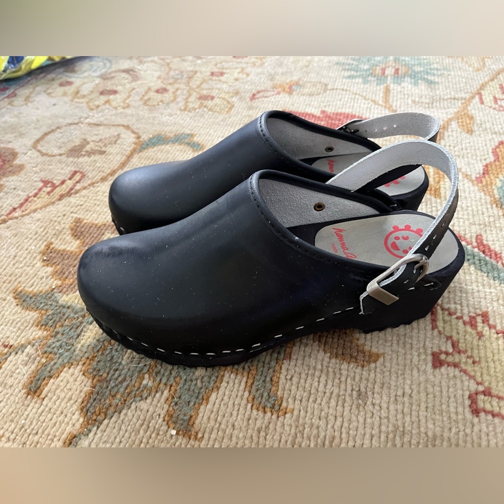 Hanna Andersson Black Leather Clogs with Adjustable Strap size 6.5